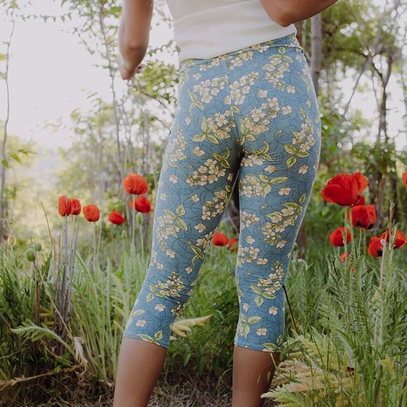 NWT - Simple Addiction Exclusive Bahama Breeze Capri Leggings - Size S/M - Picture 1 of 3